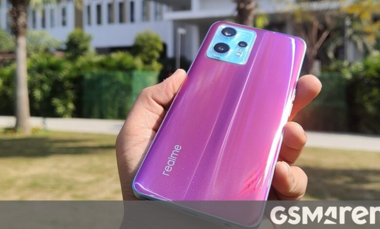 Realme 9 Pro+ appears in live images with color-changing design