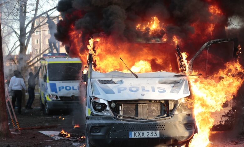 Riots erupt in Sweden before far-right rally