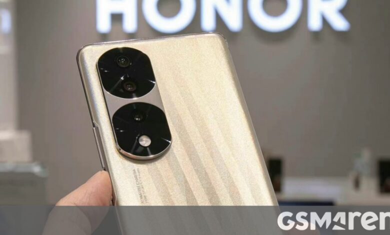 Honor 70 and 70 Pro appear in official renders, live shots