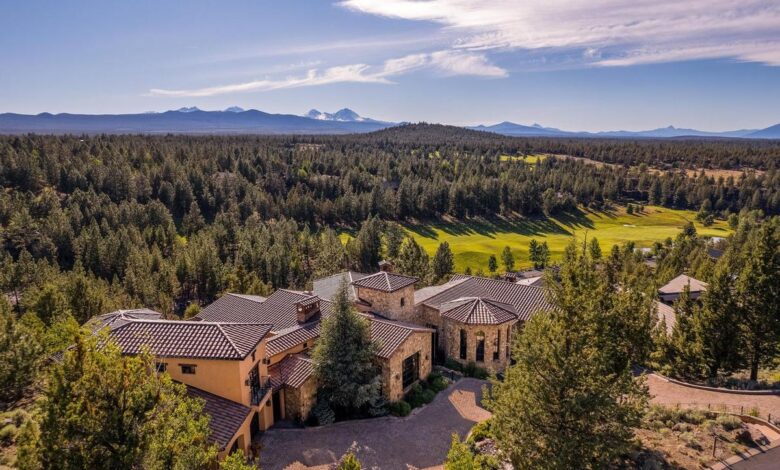 Inside A Sprawling $4.55 Million Tuscan-Style Estate In Bend, Oregon, Owned By A Former Nike Executive