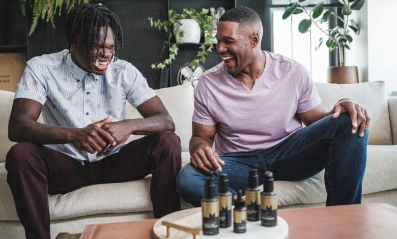 Travis Hunter Signs NIL Deal With Michael Strahan Brand