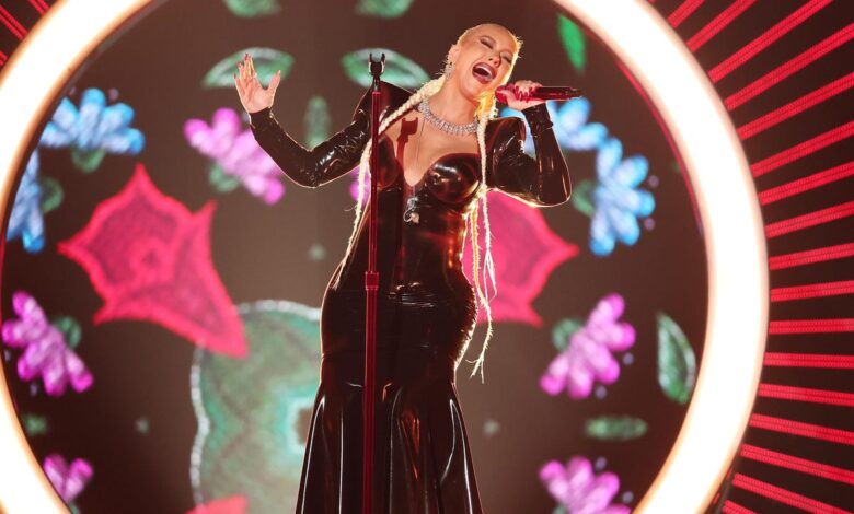 Christina Aguilera Expands Latin-Music Range & Honors Her Ecuador Roots On ‘No Es Que Te Extrañe’