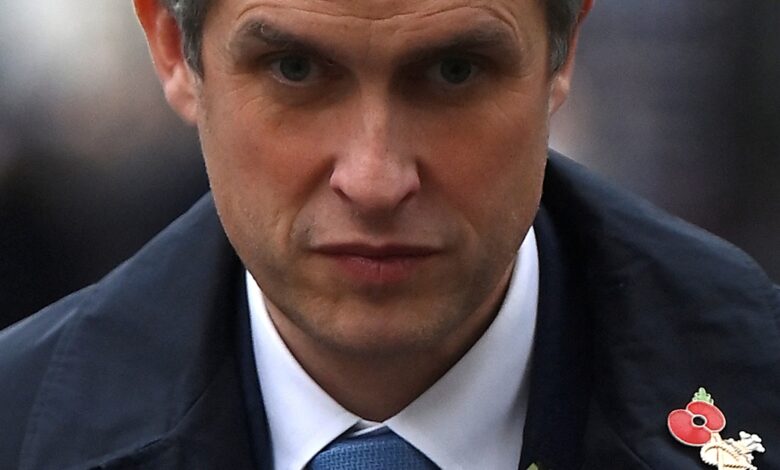 UK minister Gavin Williamson quits after bullying allegation
