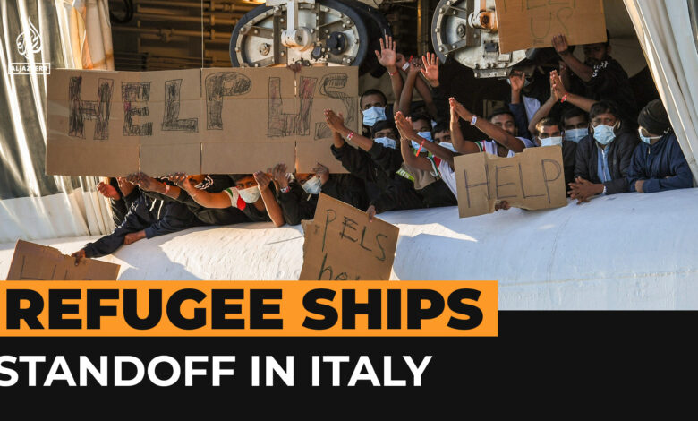 More than 500 refugees arrive in Italy as rescue ships dock