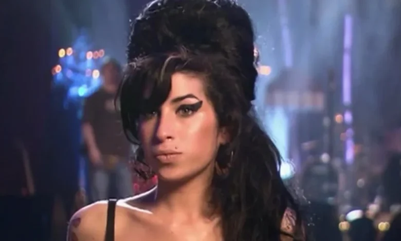 “Back To Black”; Pse filmi biografik i Amy Winehouse po zemëron kaq shumë fansat