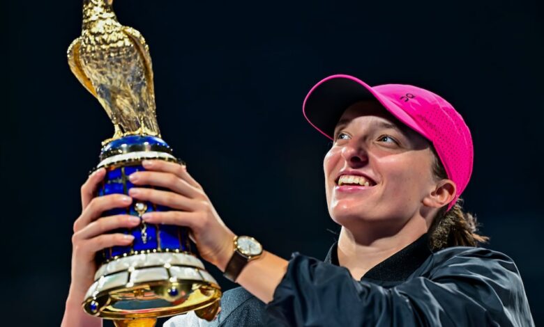 Iga Swiatek battles past Elena Rybakina to complete Qatar Open title hat-trick