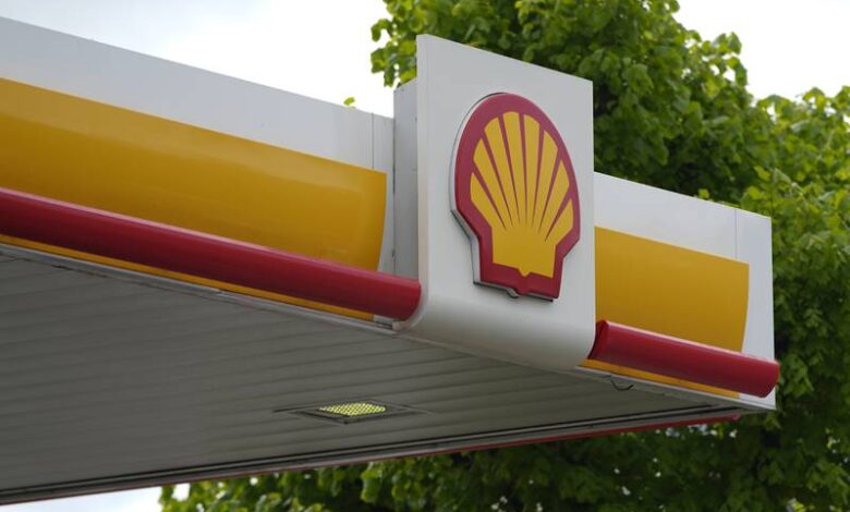 Shell’s fourth-quarter profit drops 25% on lower oil prices