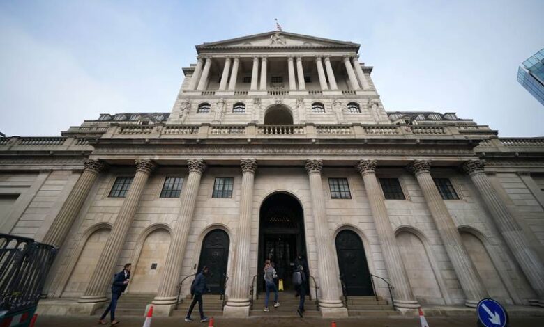 Bank of England keeps interest rate unchanged at 5.25%