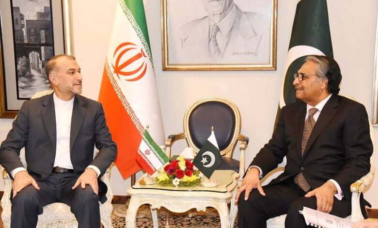 Iran moves to allay border tension as Foreign Minister visits Pakistan