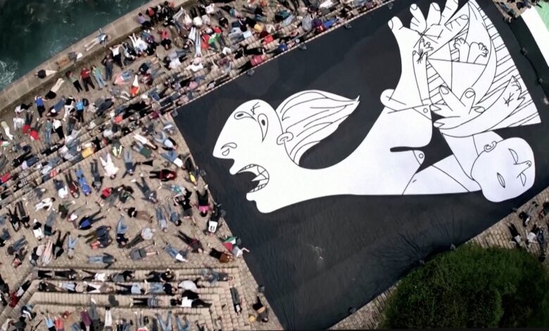 Spanish protesters’ tribute to Gaza war victims