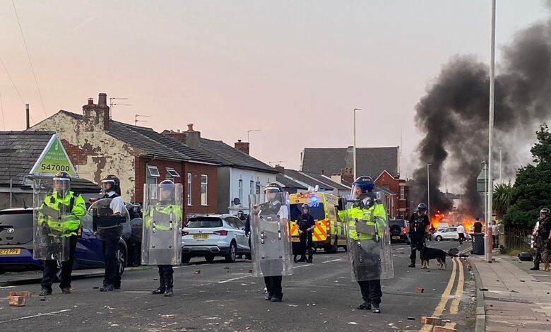 Far-right protesters target Southport mosque, clash with UK police